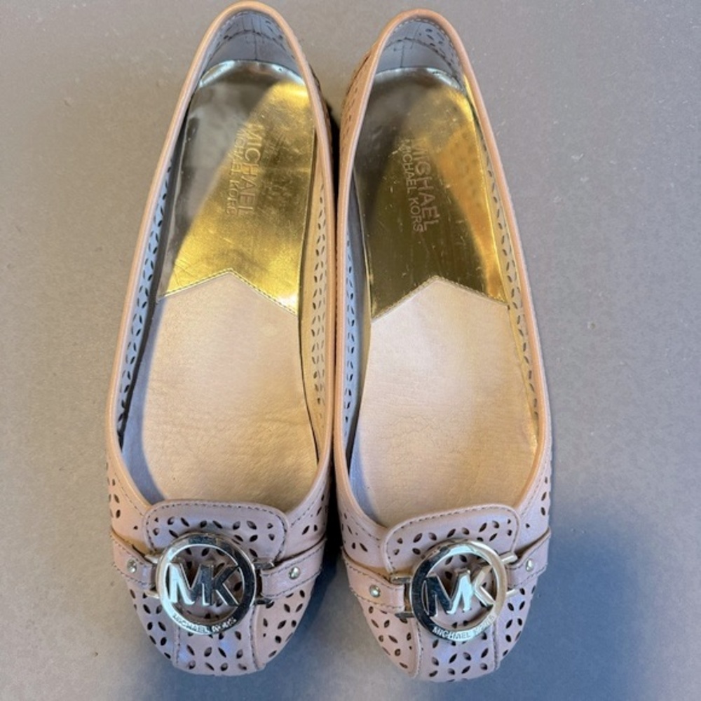 Michael Kors Fulton Laser-Cut Suede Moccasin Flat in Nude. Size 8.5